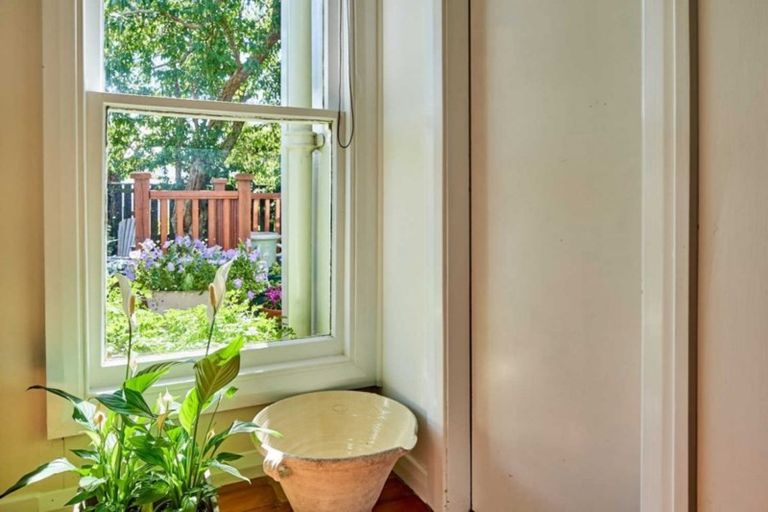 Photo of property in 17 Mahoe Street, Eastbourne, Lower Hutt, 5013