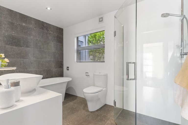 Photo of property in 38 Takutai Avenue, Bucklands Beach, Auckland, 2012