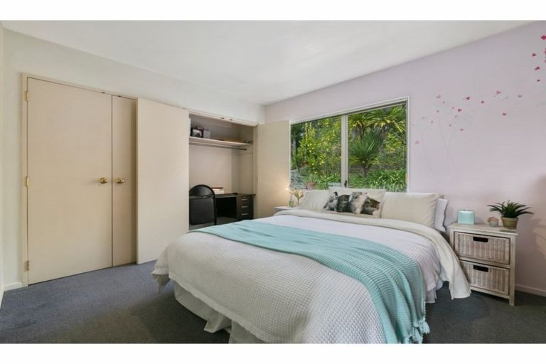Photo of property in 22 Margaret Henry Crescent, Oteha, Auckland, 0632
