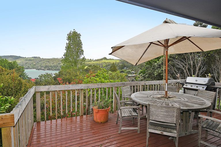 Photo of property in 17 Hillside Crescent, Leigh, 0985