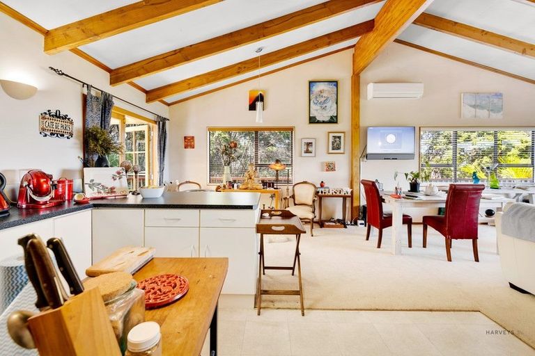 Photo of property in 38 Rauhuia Crescent, Parau, Auckland, 0604