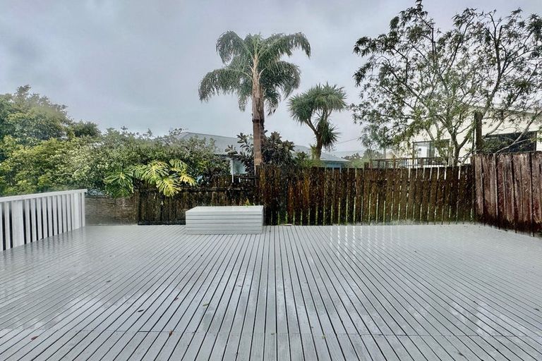 Photo of property in 61 Waimumu Road, Massey, Auckland, 0614