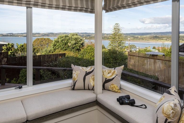 Photo of property in 3 Pounamu Place, Shelly Park, Auckland, 2014