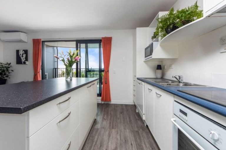 Photo of property in 1/241 Hinemoa Street, Birkenhead, Auckland, 0626