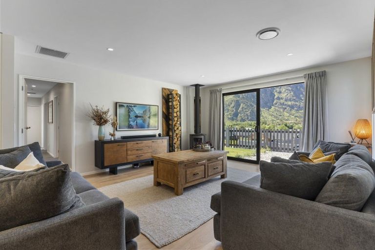 Photo of property in 22 Morning Star Terrace, Arthurs Point, Queenstown, 9371
