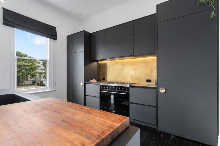 Photo of property in 250 Main Street, Greytown, 5712