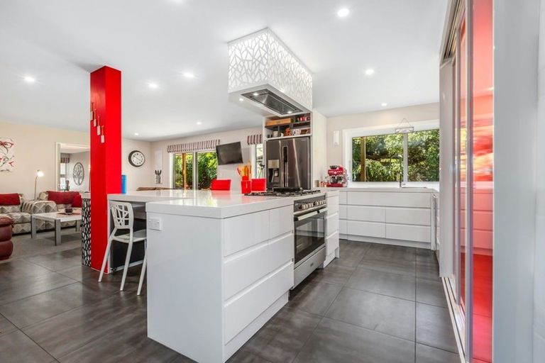 Photo of property in 28 Lanyon Place, Whitby, Porirua, 5024