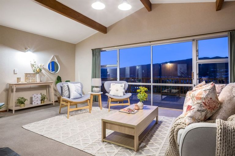 Photo of property in 10 Spicer Place, Tawa, Wellington, 5028