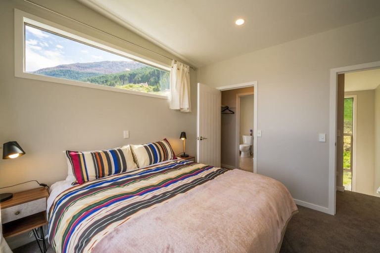 Photo of property in 72 Wynyard Crescent, Fernhill, Queenstown, 9300