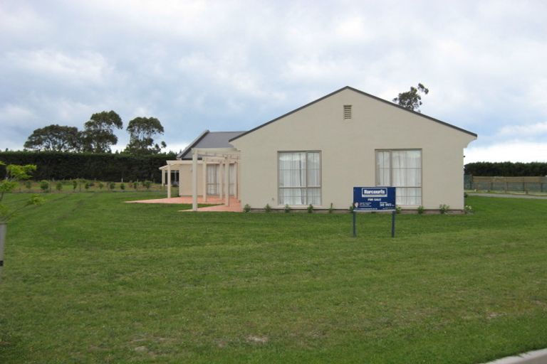 Photo of property in 19 Teviotview Place, Amberley, 7410