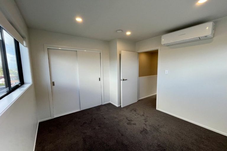 Photo of property in 6/506 Glenfield Road, Bayview, Auckland, 0629