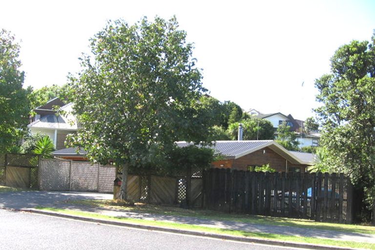 Photo of property in 13 Penguin Drive, Murrays Bay, Auckland, 0630