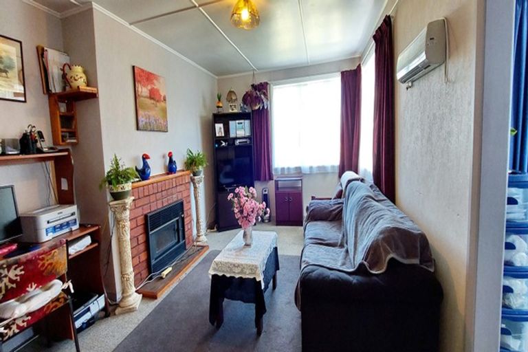 Photo of property in 24 Railway Street, Eltham, 4322