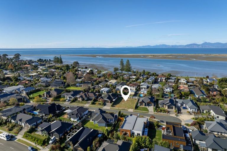 Photo of property in 15 Puketutu Grove, Motueka, 7120