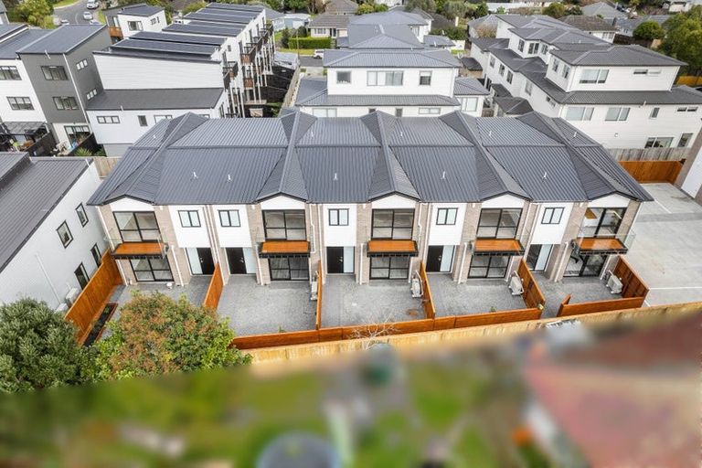 Photo of property in 7c Gladfield Lane, Te Atatu Peninsula, Auckland, 0610