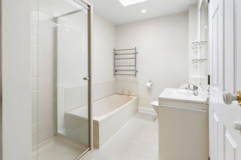 Photo of property in 16c Hobson Street, Thorndon, Wellington, 6011