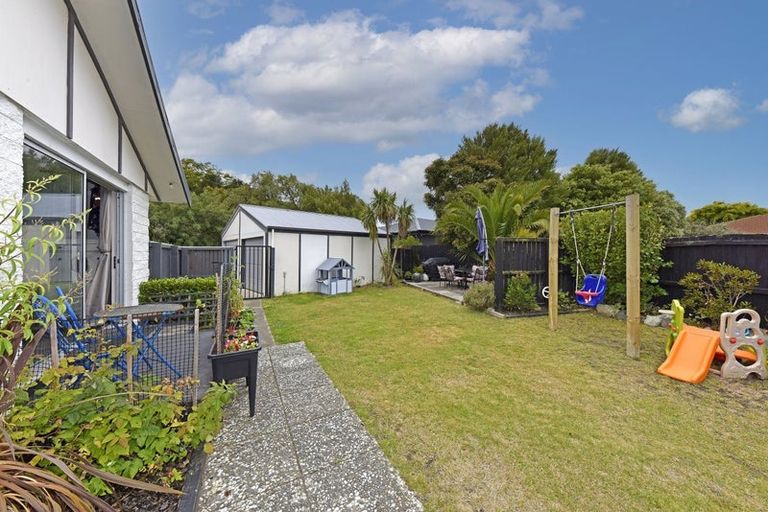 Photo of property in 2/50 Valecrest Avenue, Parklands, Christchurch, 8083