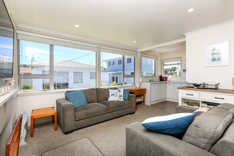 Photo of property in 90 Seventh Avenue, Urenui, 4377