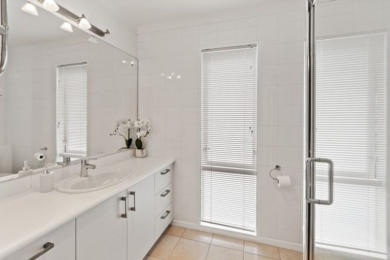 Photo of property in 19 Clyside Avenue, Half Moon Bay, Auckland, 2012