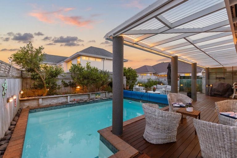 Photo of property in 1/66 Browns Bay Road, Rothesay Bay, Auckland, 0630