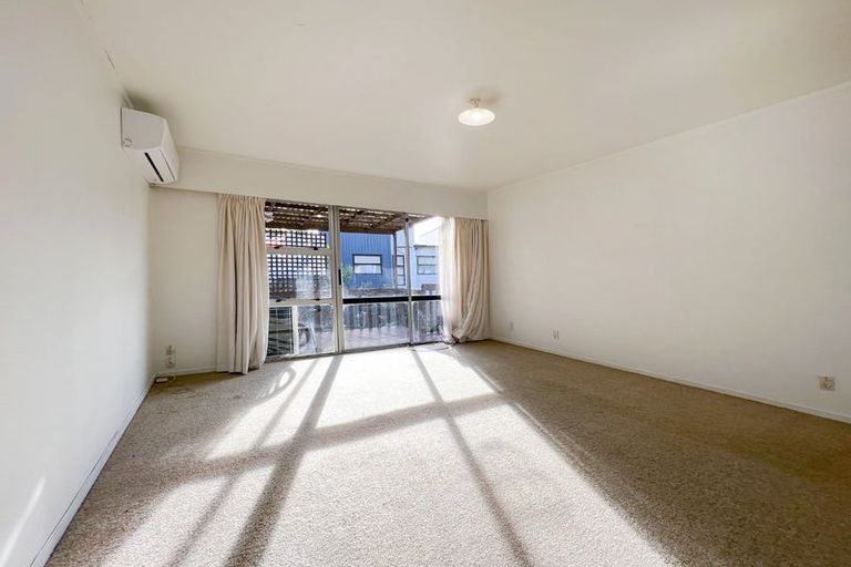 Photo of property in 5/68 Clayburn Road, Glen Eden, Auckland, 0602