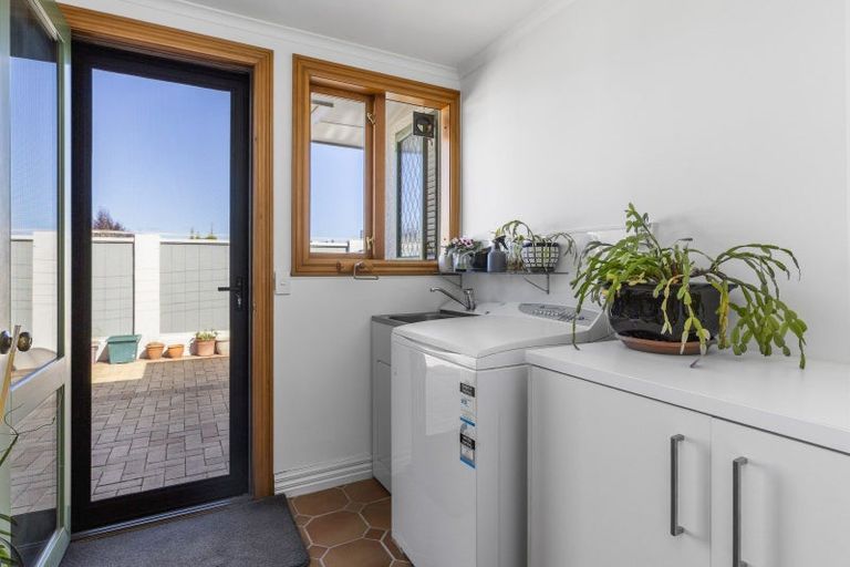 Photo of property in 2/70 Harvey Street, Waipahihi, Taupo, 3330