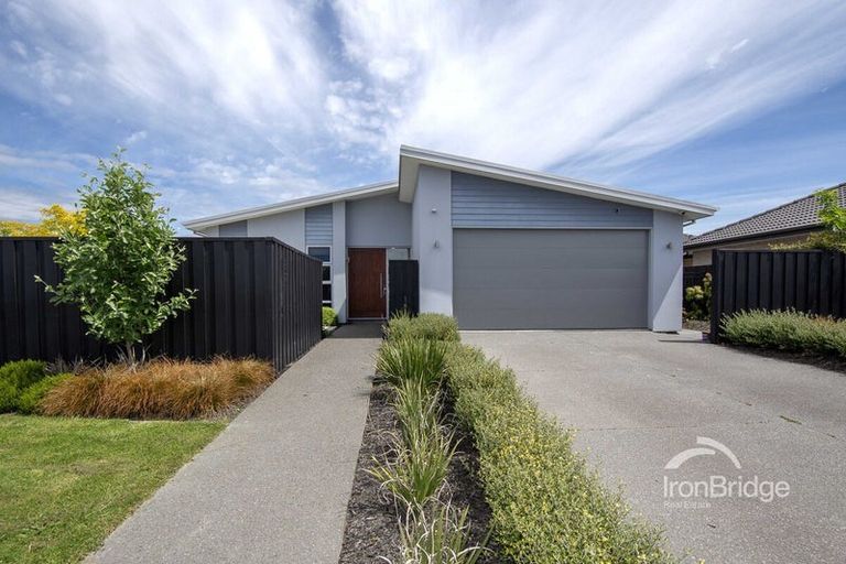 Photo of property in 14 Papaumu Green, Parklands, Christchurch, 8083
