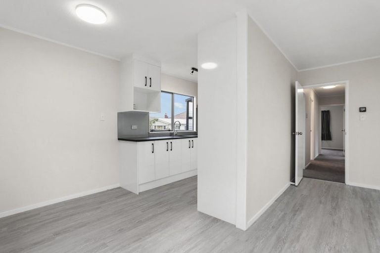 Photo of property in 2/152 Rathgar Road, Henderson, Auckland, 0610