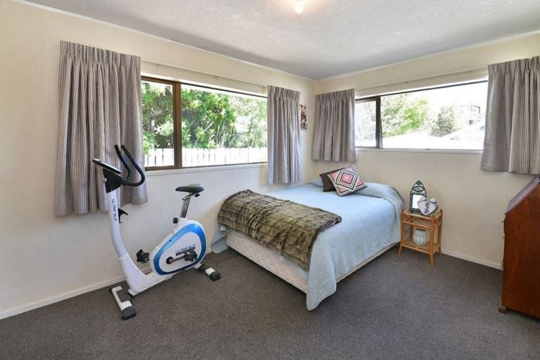 Photo of property in 16 Ladies Mile, Manly, Whangaparaoa, 0930