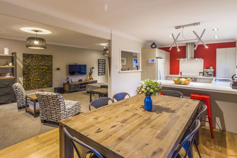 Photo of property in 26 Atkinson Road, Titirangi, Auckland, 0604