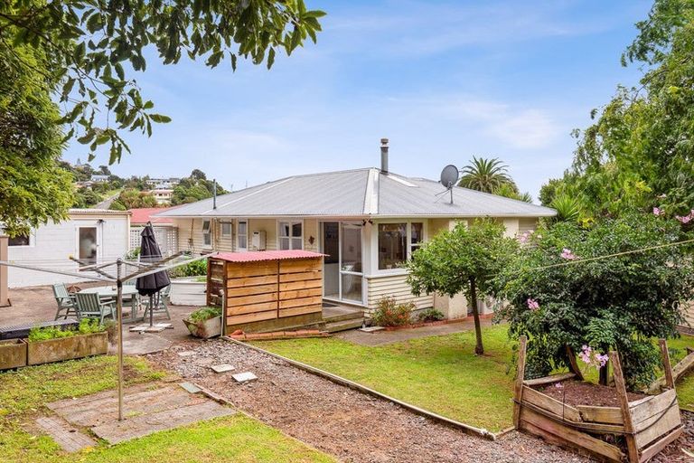 Photo of property in 12 Brazier Grove, Paraparaumu, 5032