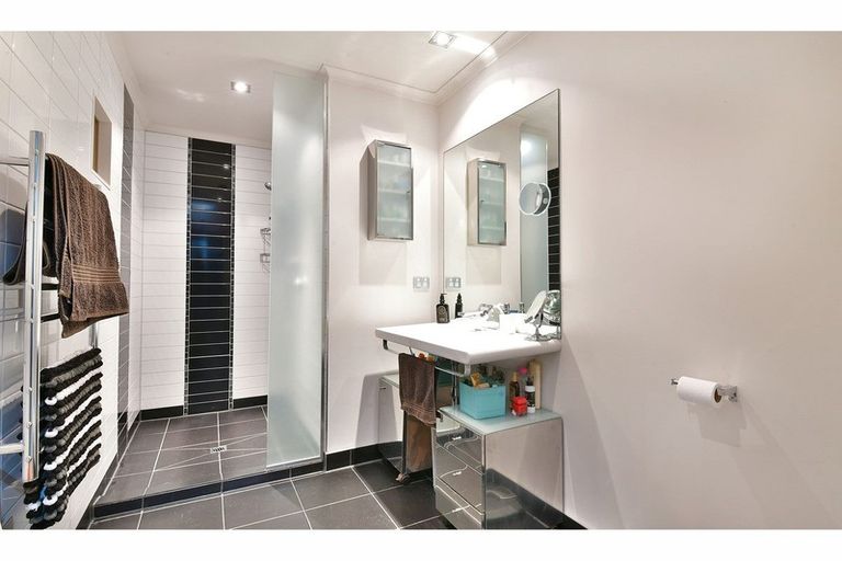 Photo of property in 2/126 Whangaparaoa Road, Red Beach, 0932