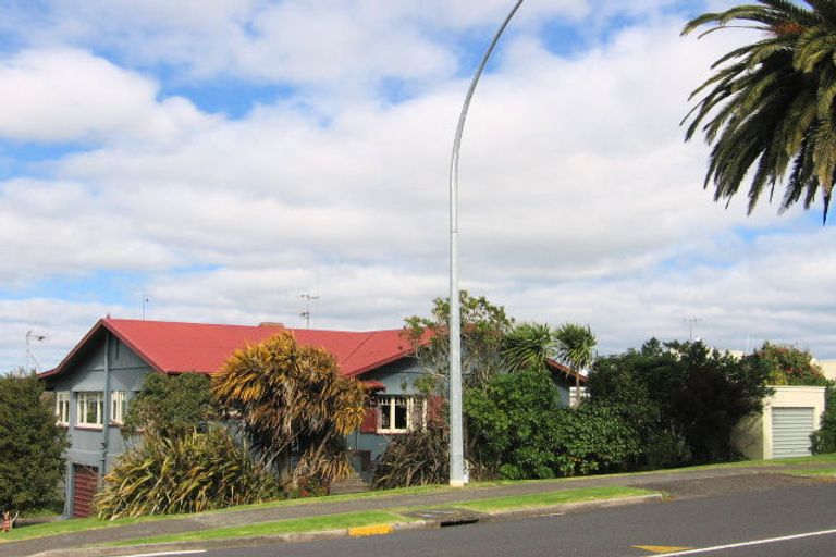 Photo of property in 16 Edgecumbe Road, Tauranga, 3110