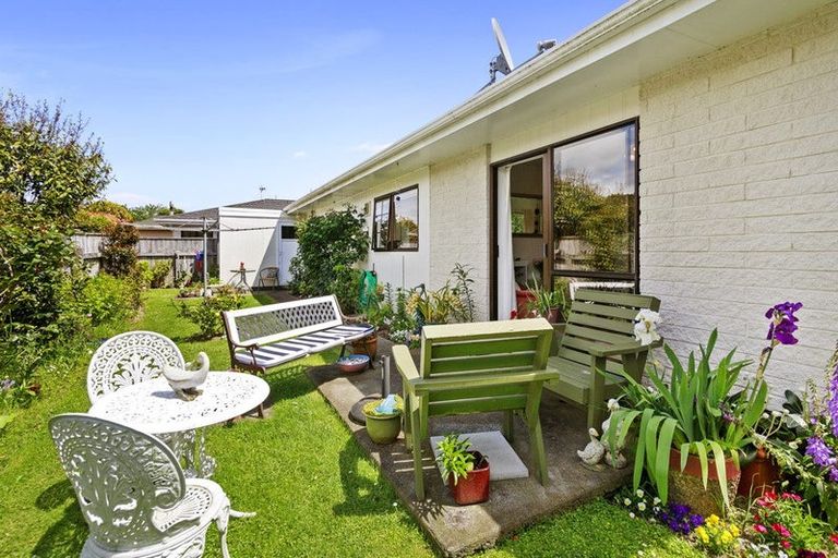 Photo of property in 16 Rossiter Street, Tawa, Wellington, 5028