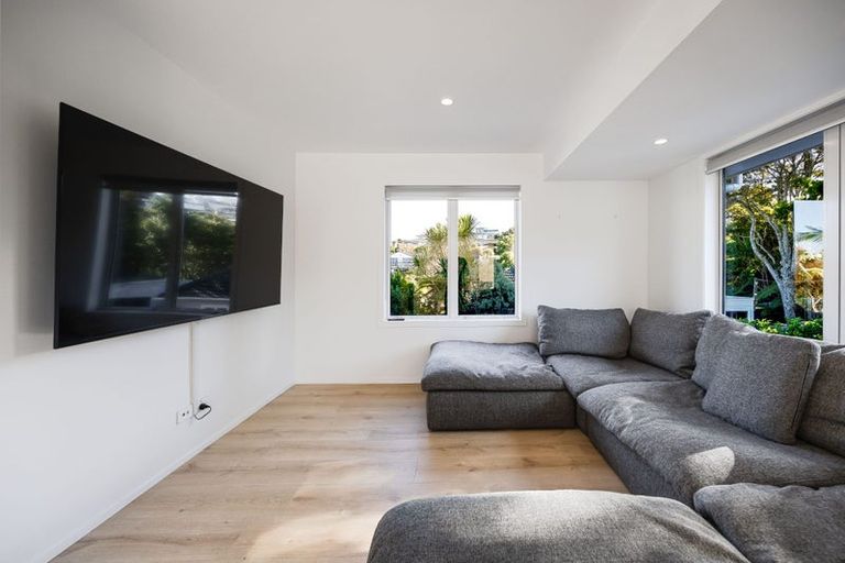 Photo of property in 34 Parr Terrace, Castor Bay, Auckland, 0620