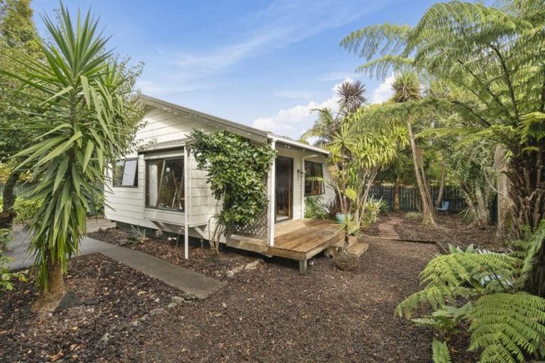 Photo of property in 2/103 Glendale Road, Glen Eden, Auckland, 0602