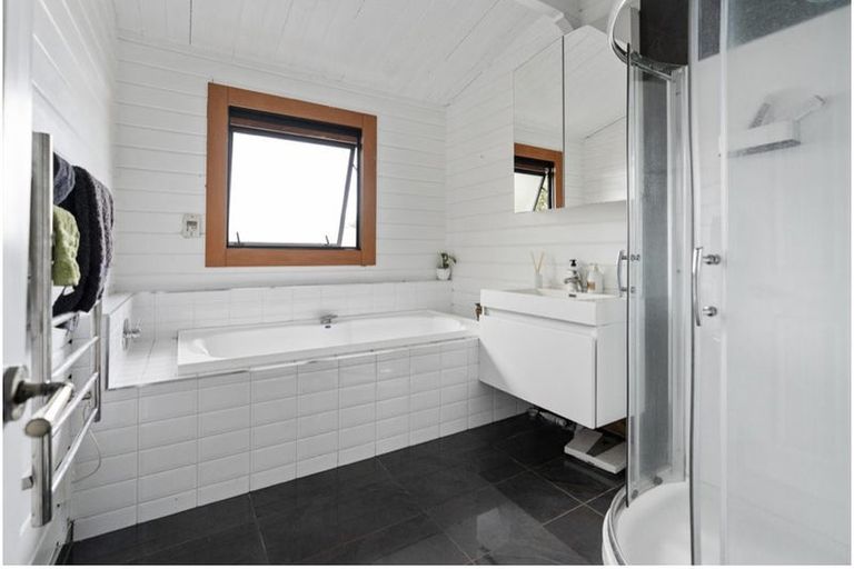 Photo of property in 12 Woodend Road, Woodend, 7610