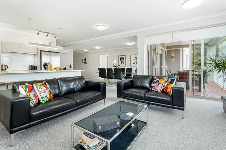 Photo of property in 30 Eaves Bush Parade, Orewa, 0931