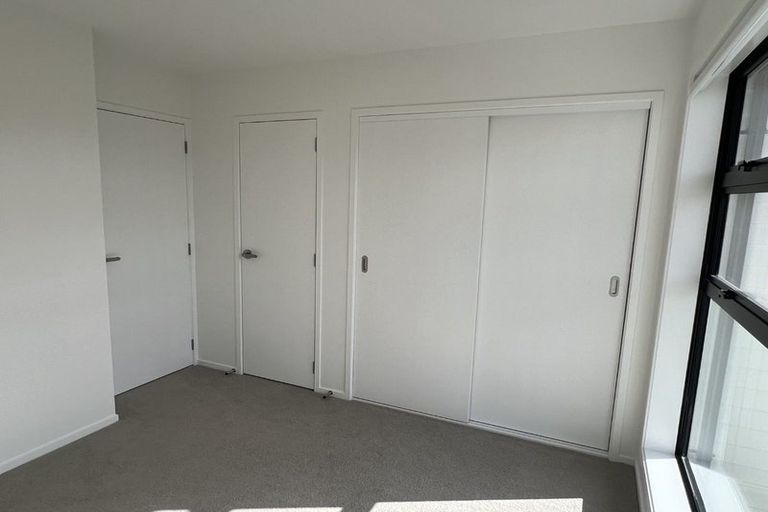 Photo of property in 66 Rauemi Way, Te Atatu South, Auckland, 0610