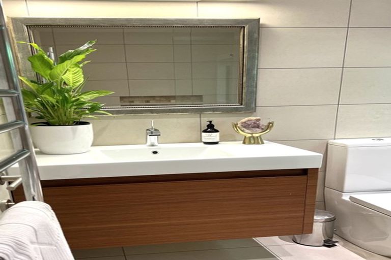 Photo of property in 136 Cheviot Road, Lowry Bay, Lower Hutt, 5013