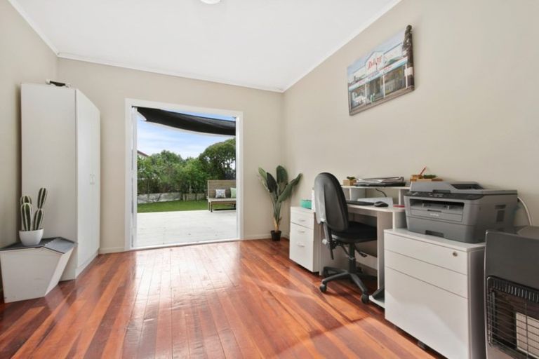 Photo of property in 6 Glengarry Road, Glen Eden, Auckland, 0602