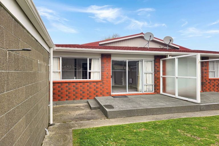 Photo of property in 2 Ferretti Grove, Avalon, Lower Hutt, 5011