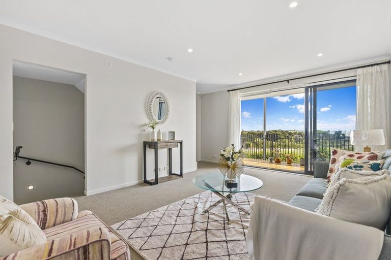 Photo of property in 43 Bonnette Road, Flat Bush, Auckland, 2019