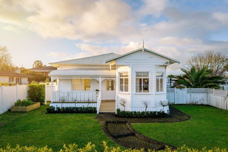 Photo of property in 17 Dinsdale Road, Dinsdale, Hamilton, 3204