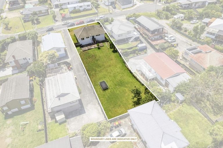 Photo of property in 3 Adriatic Avenue, Henderson, Auckland, 0612