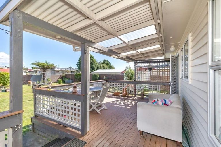 Photo of property in 12 Ross Street, Levin, 5510