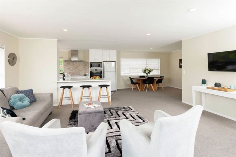 Photo of property in 1/77 Uxbridge Road, Cockle Bay, Auckland, 2014