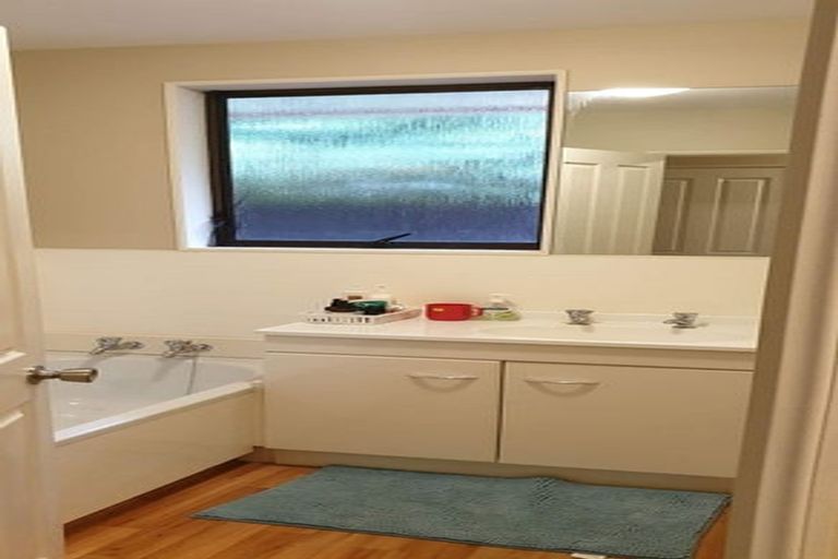 Photo of property in 15 Highland Place, Avonhead, Christchurch, 8042