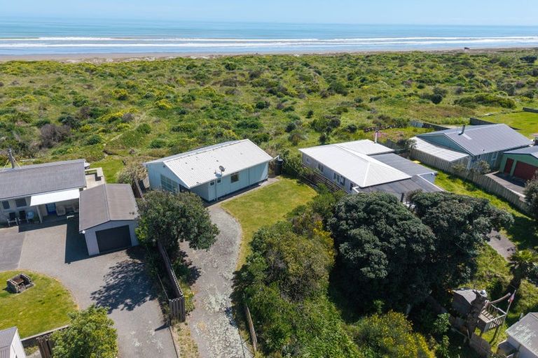 Photo of property in 7 Kent Avenue, Waitarere Beach, Levin, 5510