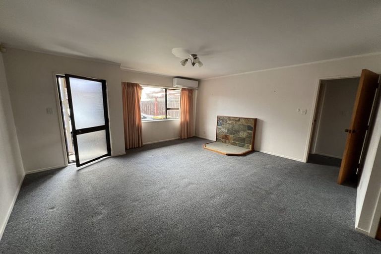 Photo of property in 1/64 Aviemore Drive, Highland Park, Auckland, 2010